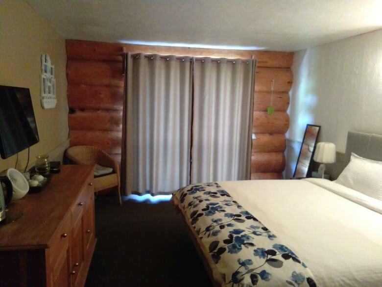 Bed & Breakfast Cariboo Log Guest House