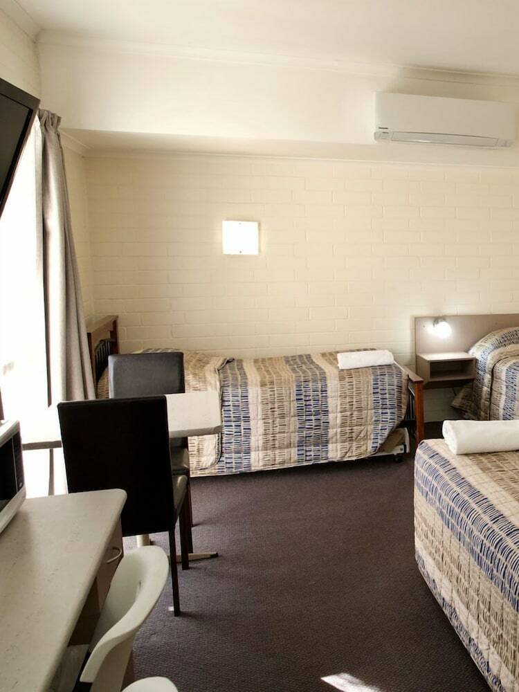 Pioneer Motel
