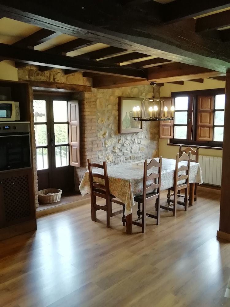 Agroturismo La Casona de Sovi�a