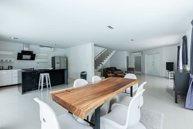 Modern 4 Bedrooms Pool Villa - Vy