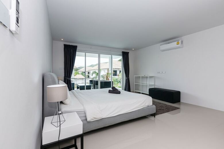 Modern 4 Bedrooms Pool Villa - Vy