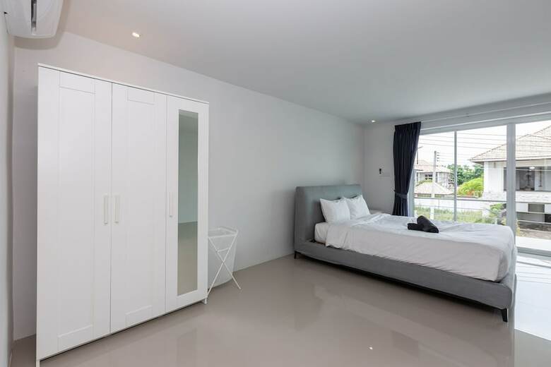 Modern 4 Bedrooms Pool Villa - Vy
