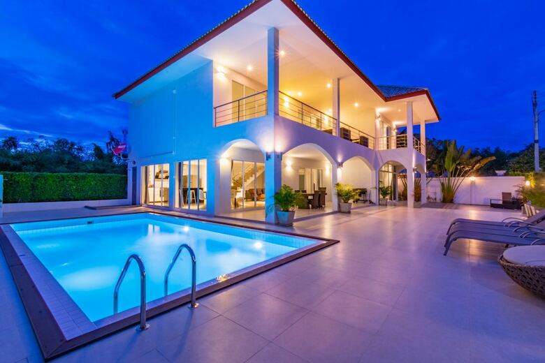 Modern 4 Bedrooms Pool Villa - Vy
