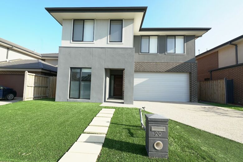 Luxury 9 Brm House In Melbourne