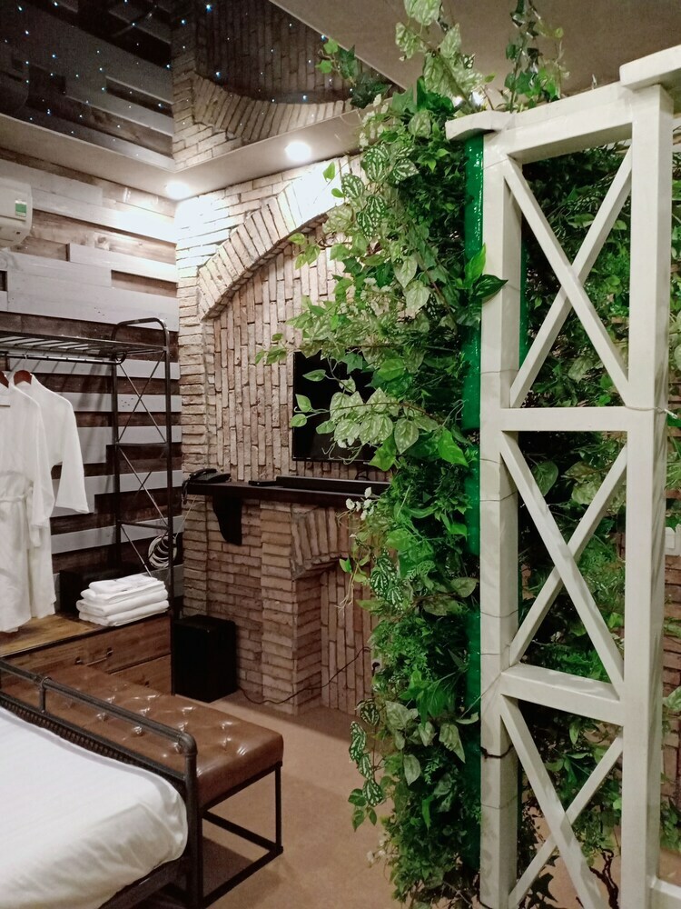 7s Hotel Koi Boutique
