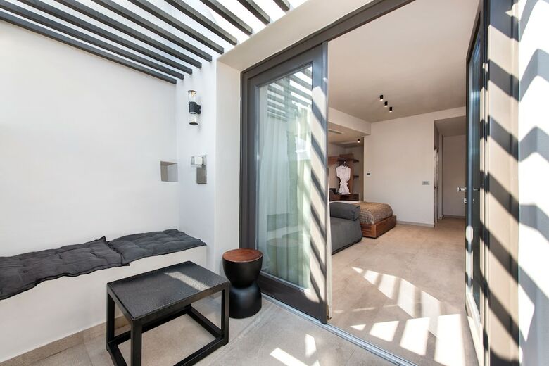 Hotel Uma Ray Suites