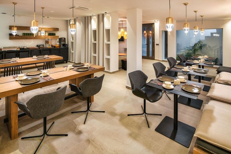 Hotel Uma Ray Suites