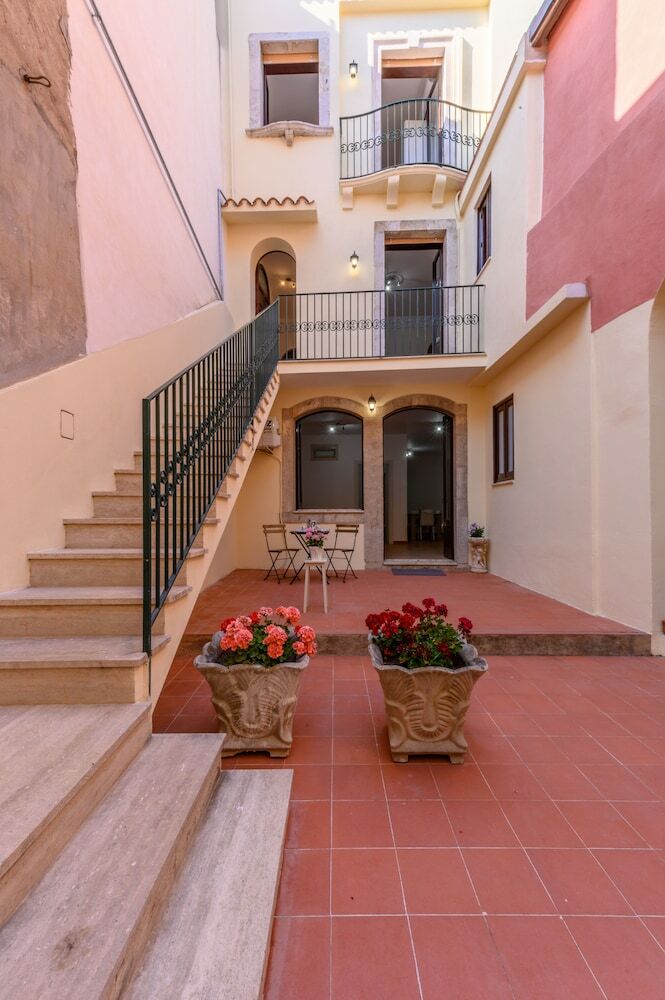 Villa Valverde Apartments