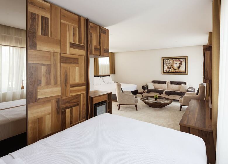 Hotel Waikiki Resort