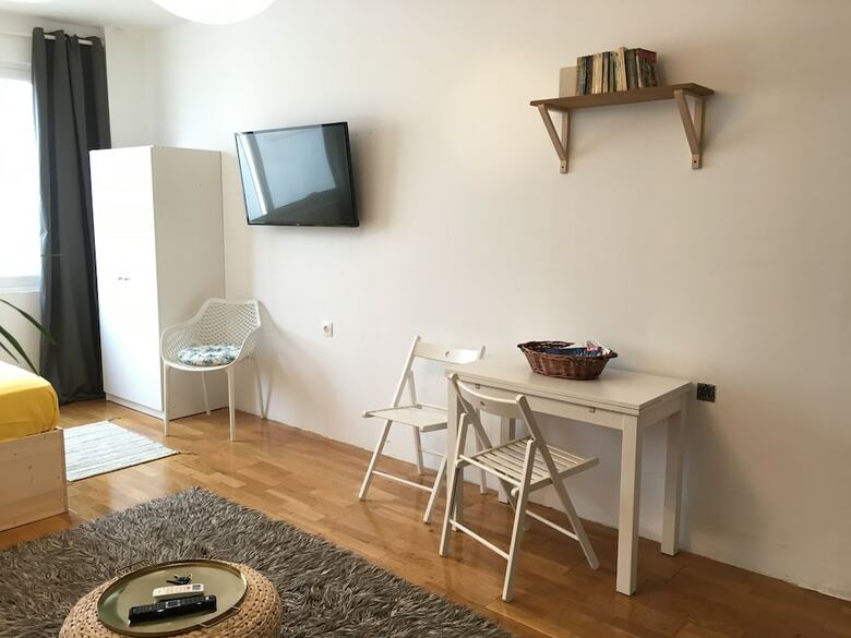 Bed & Breakfast 10 Petraki