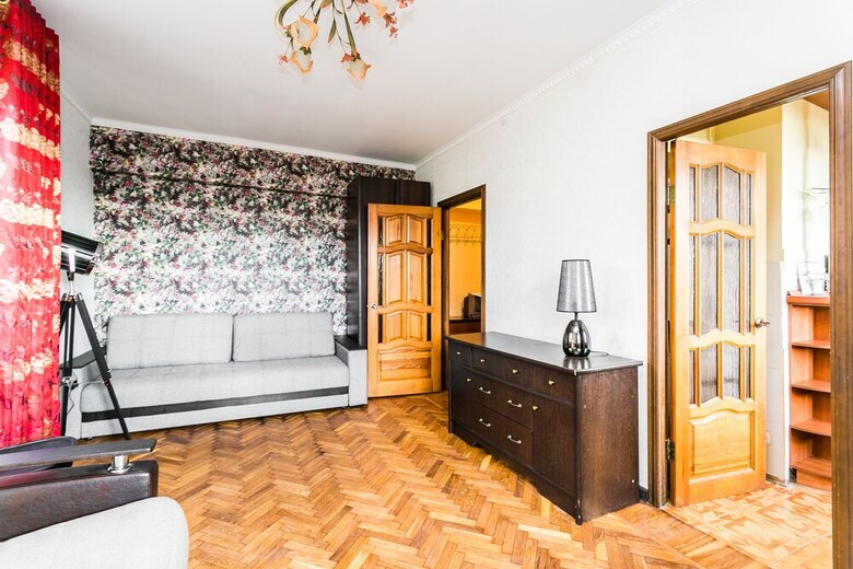 Apartment On Bolshoy Kondratievskiy 4