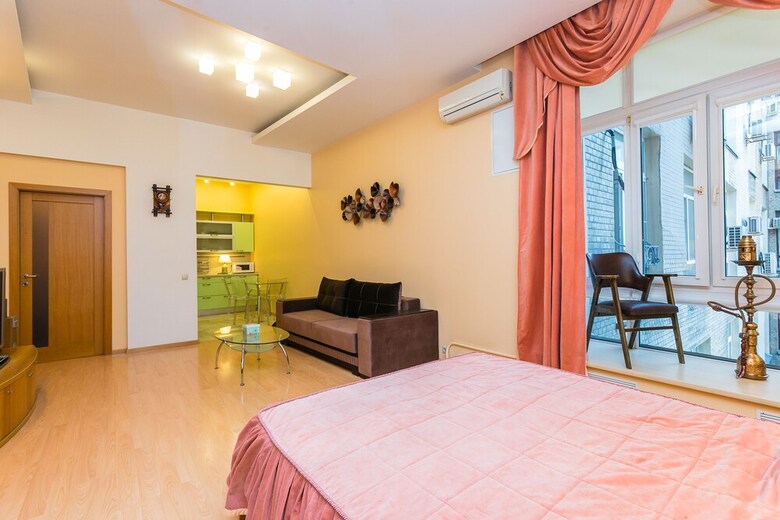 Apartment On B Gnezdnikovskiy 10