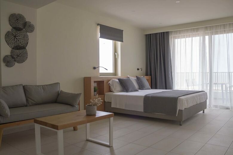 Aparthotel Kyma Suites