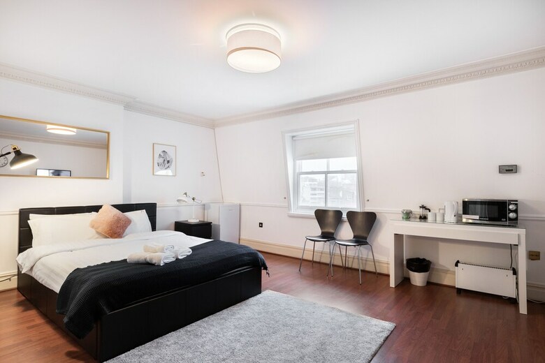Hyde Park Place Apartments