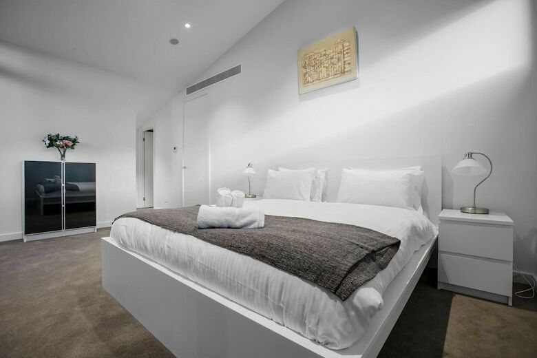106 Modern Prestige 3-storey New Establishment