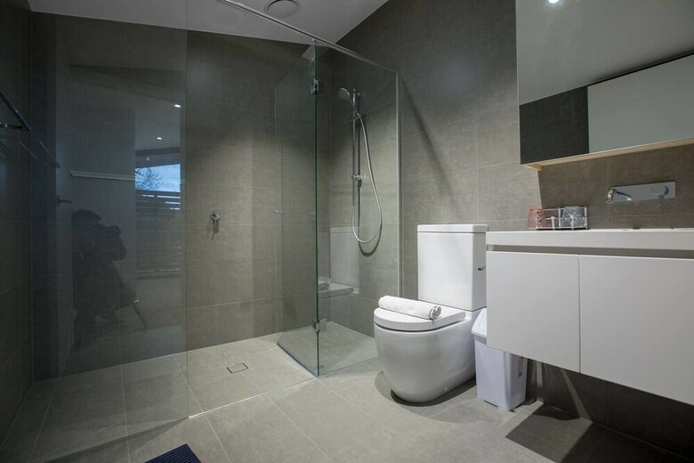 106 Modern Prestige 3-storey New Establishment