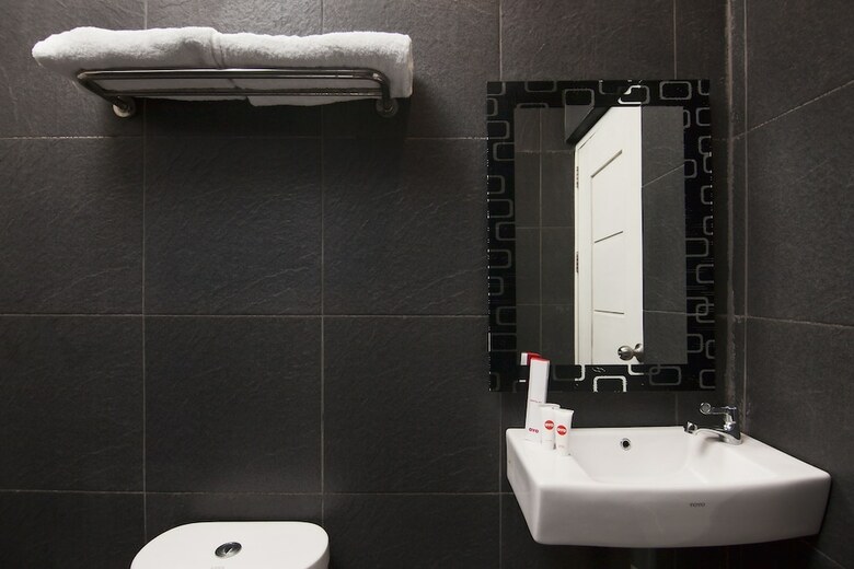 Hostal Oyo 1095 Rap Hotel