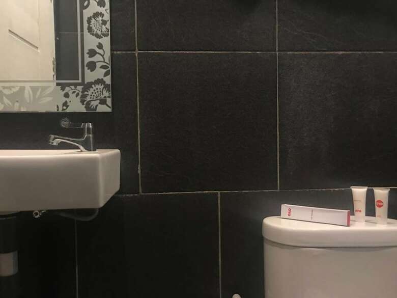 Hostal Oyo 1095 Rap Hotel