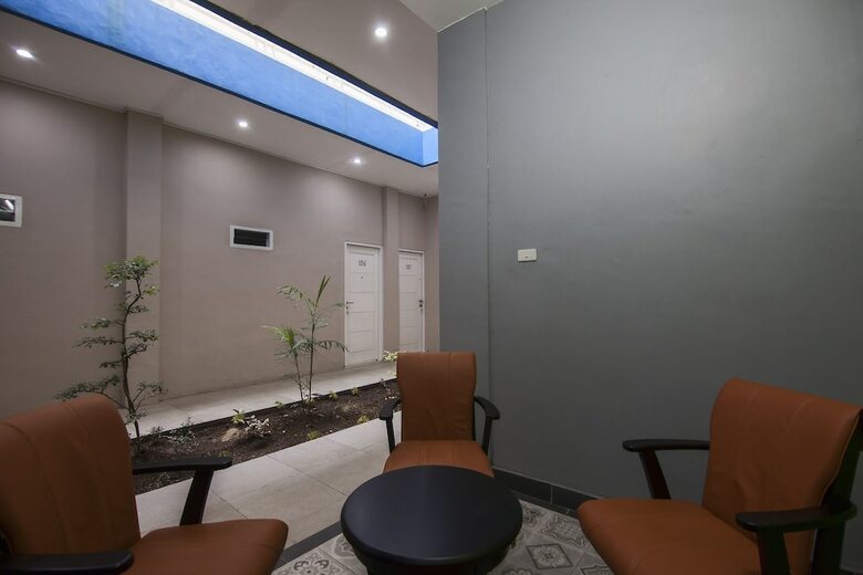 Hostal Oyo 1095 Rap Hotel