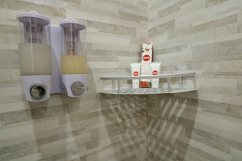 Hostal Oyo 1200 Kencana Residence