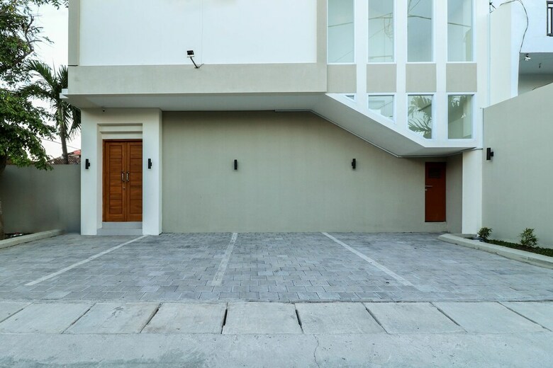 Hostal Oyo 1200 Kencana Residence