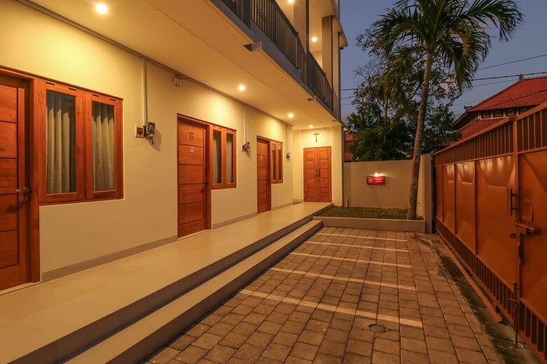Hostal Oyo 1200 Kencana Residence