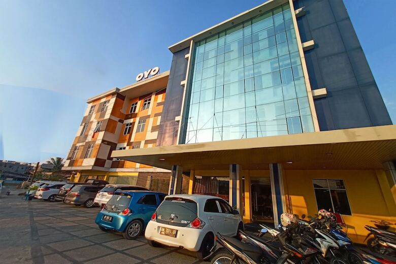 Oyo 1161 Stefani City Hotel