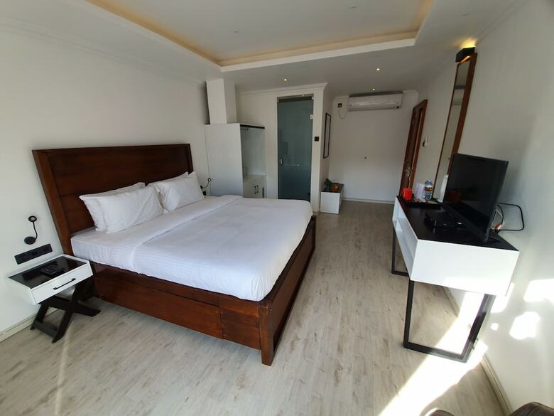 Hotel Bed Station 210