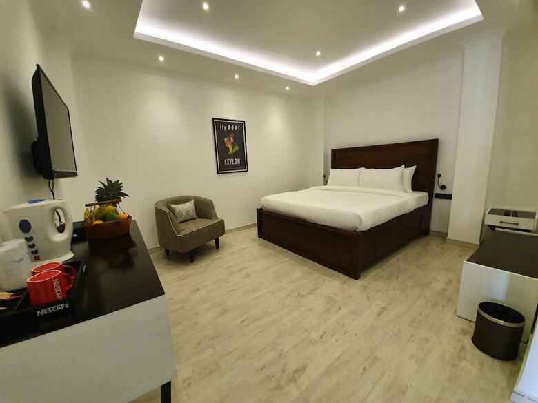 Hotel Bed Station 210
