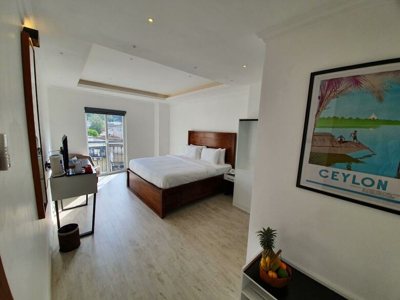 Hotel Bed Station 210