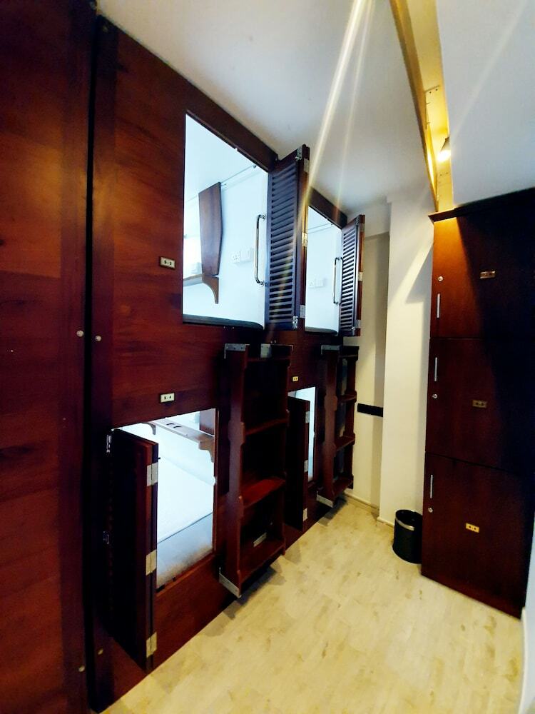Hotel Bed Station 210