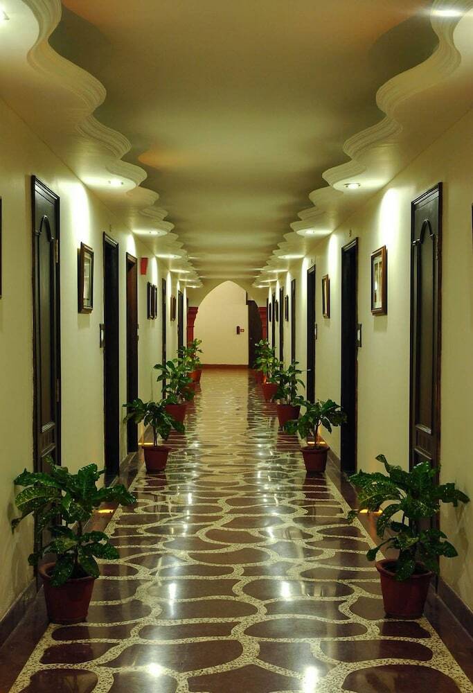 Hotel Noor-us-sabah Palace