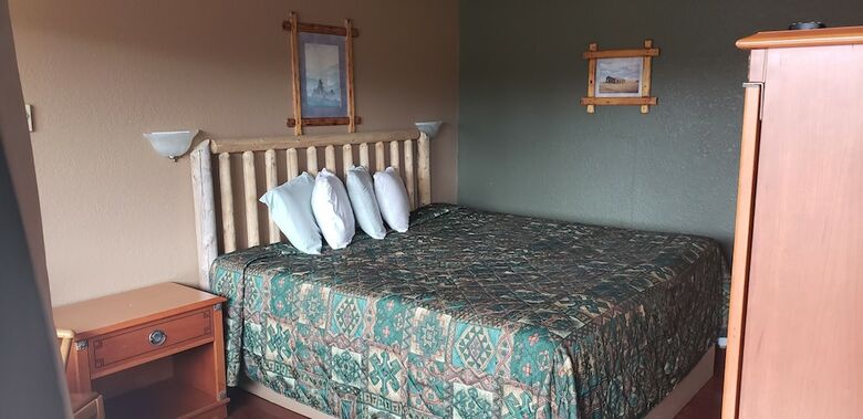 Hotel Wilderness Gateway Inn