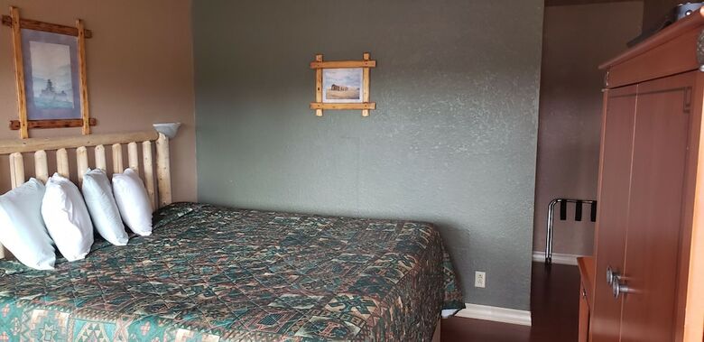 Hotel Wilderness Gateway Inn