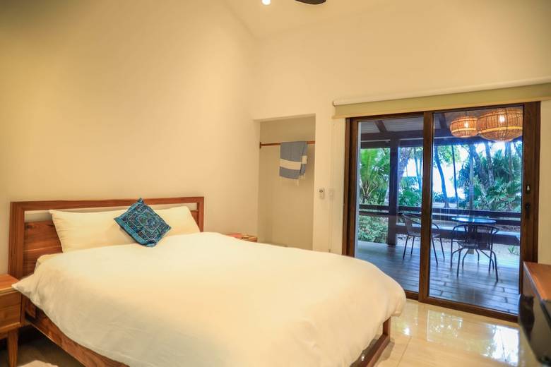 Hotel Nekaui Beachfront Villa 2 - Experience Nature