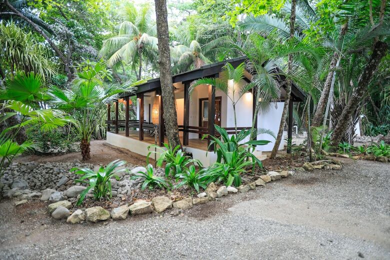 Hotel Nekaui Beachfront Villa 2 - Experience Nature
