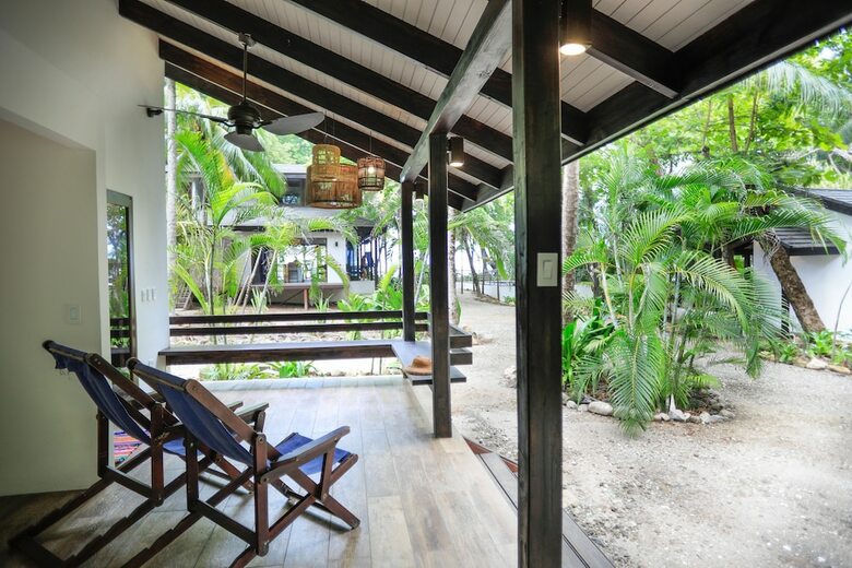 Hotel Nekaui Beachside Villa 3 - Experience Nature