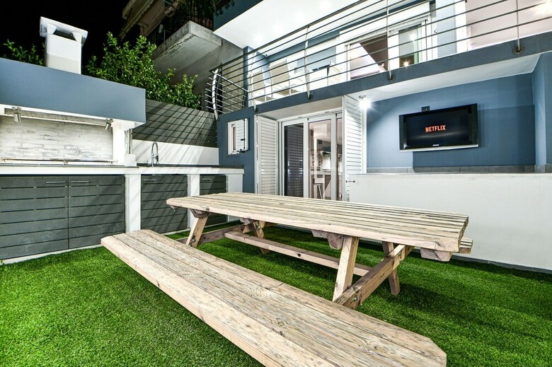 Adam 160m Luxury Villa Garden Bbq Pc Ps4