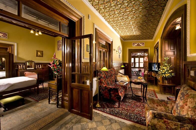 Hotel Welcomheritage Ferrnhills Royale Palace