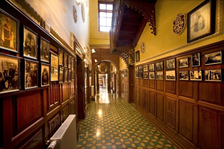 Hotel Welcomheritage Ferrnhills Royale Palace