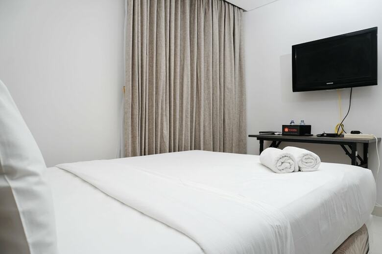 Cozy Studio Apartment At Taman Anggrek Residence