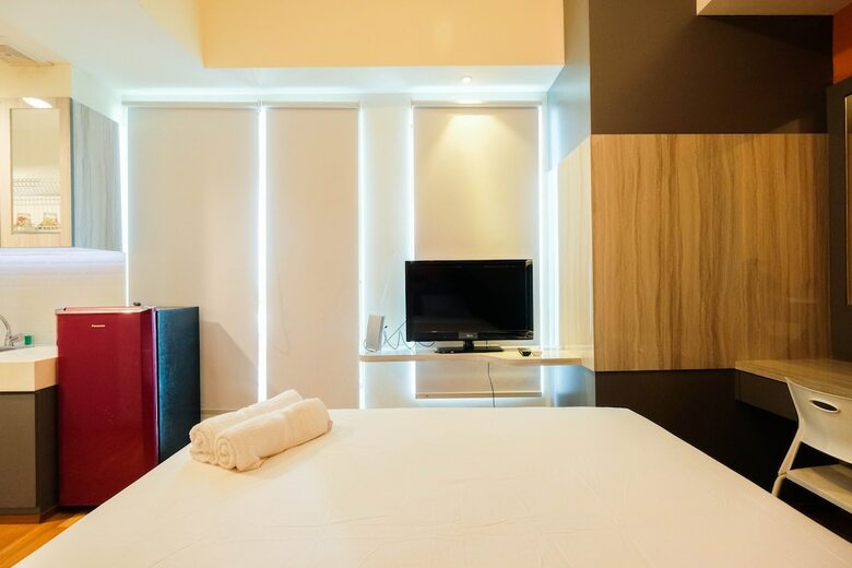 Great Location Studio At Tree Park Apartment