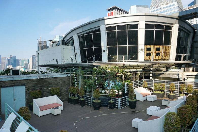 Luxurious 3br Apartment At Fx Residence Sudirman