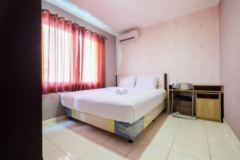 Modern 2br At City Home Apartment With Sofa Bed Near Moi