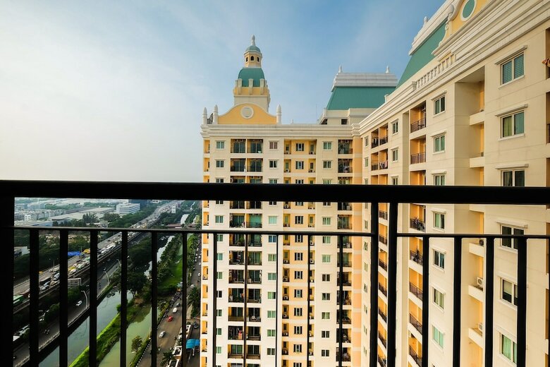 Modern 2br At City Home Apartment With Sofa Bed Near Moi