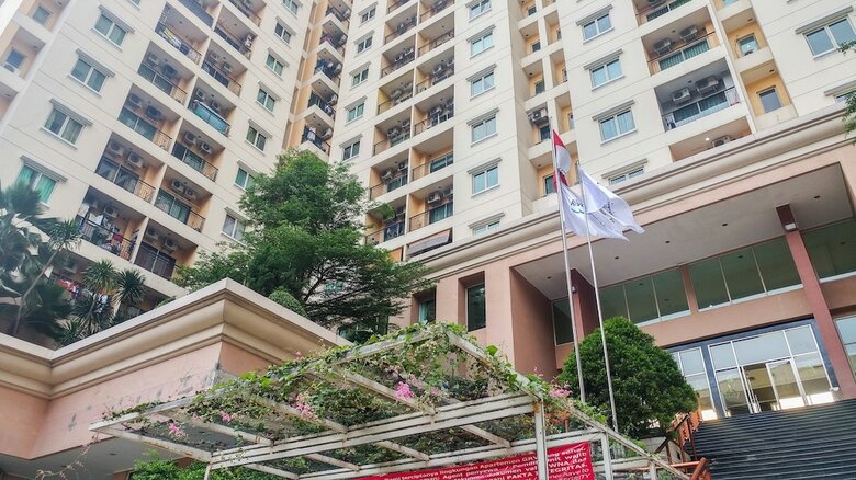 Modern 2br At City Home Apartment With Sofa Bed Near Moi