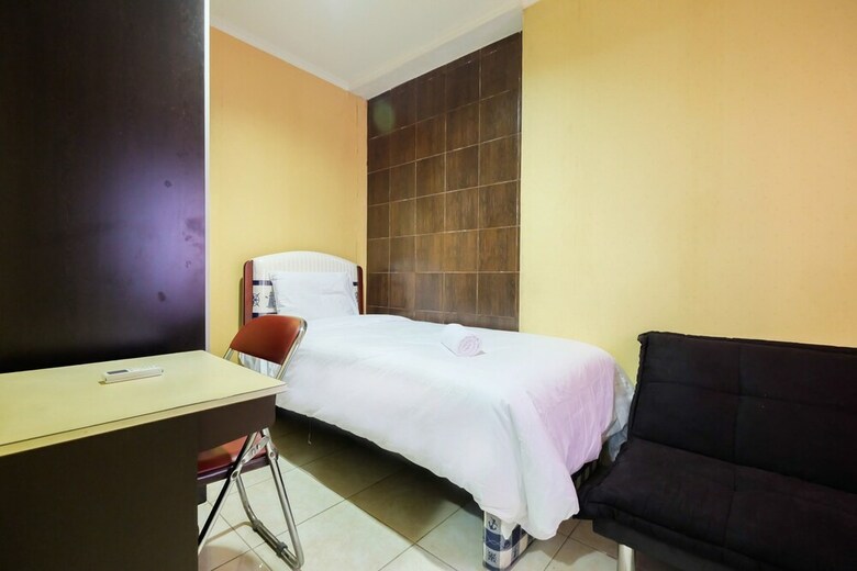 Modern 2br At City Home Apartment With Sofa Bed Near Moi