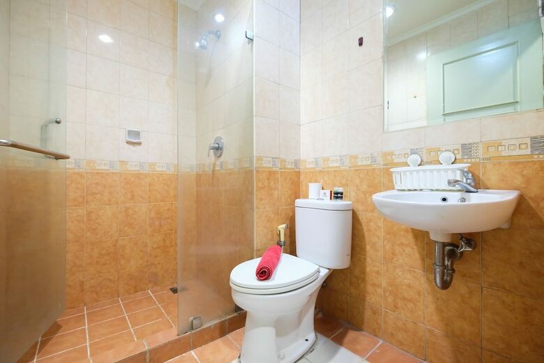 Modern 2br At City Home Apartment With Sofa Bed Near Moi