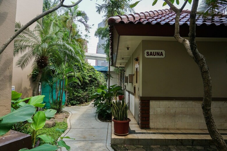 Modern Contemporer 2br Beverly Tower Apartment