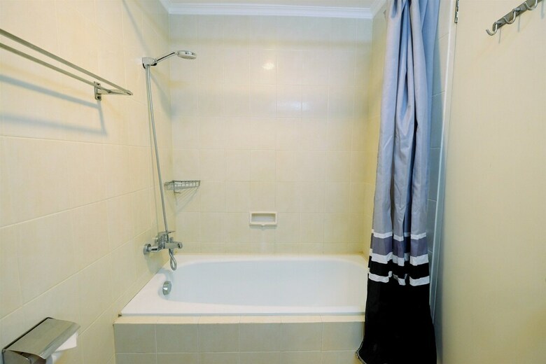 Modern Contemporer 2br Beverly Tower Apartment